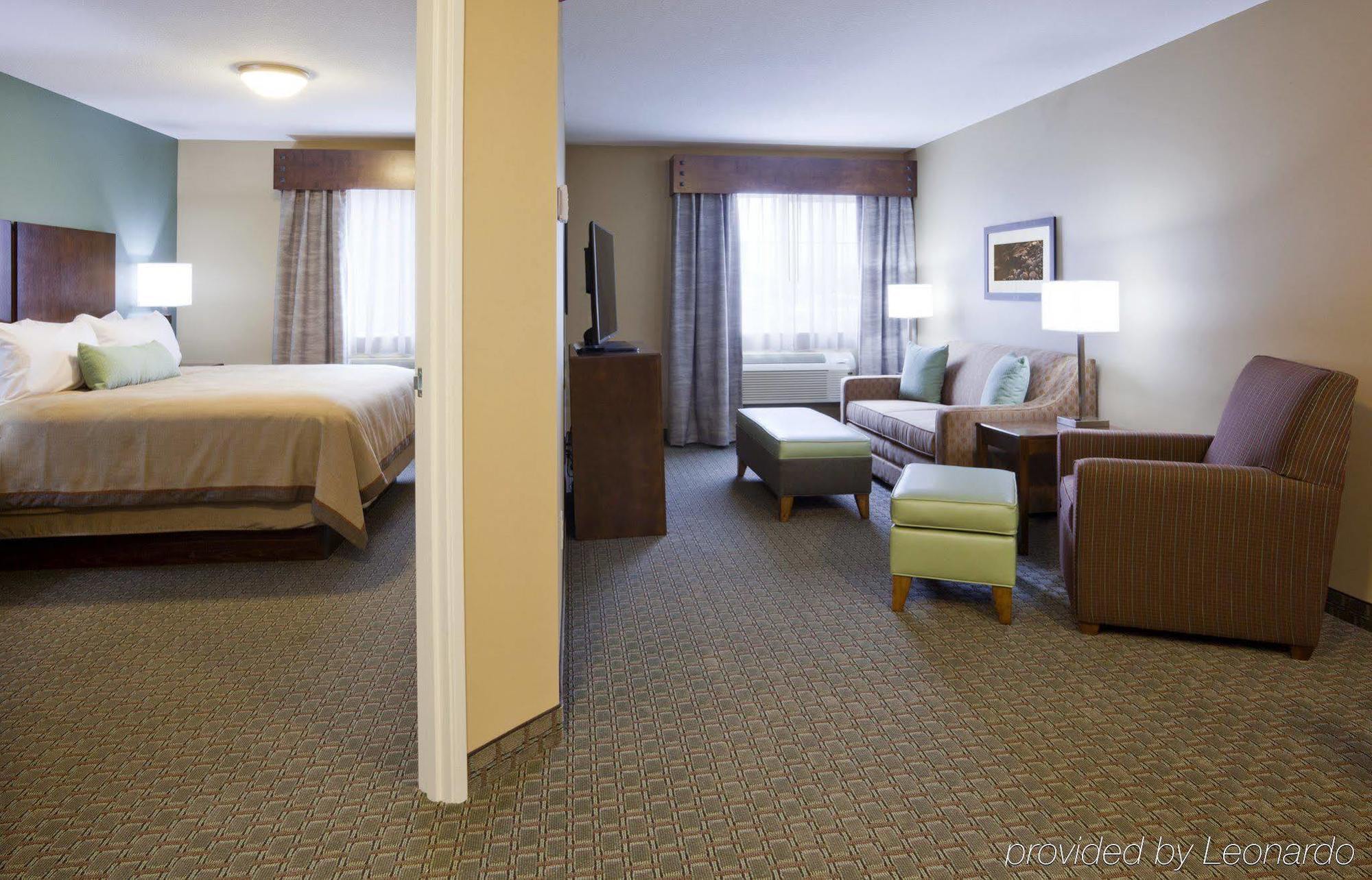 Grandstay Hotel & Suites Delano Exterior photo